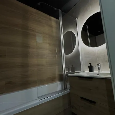 Next To アパート *