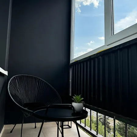 アパート Next To *